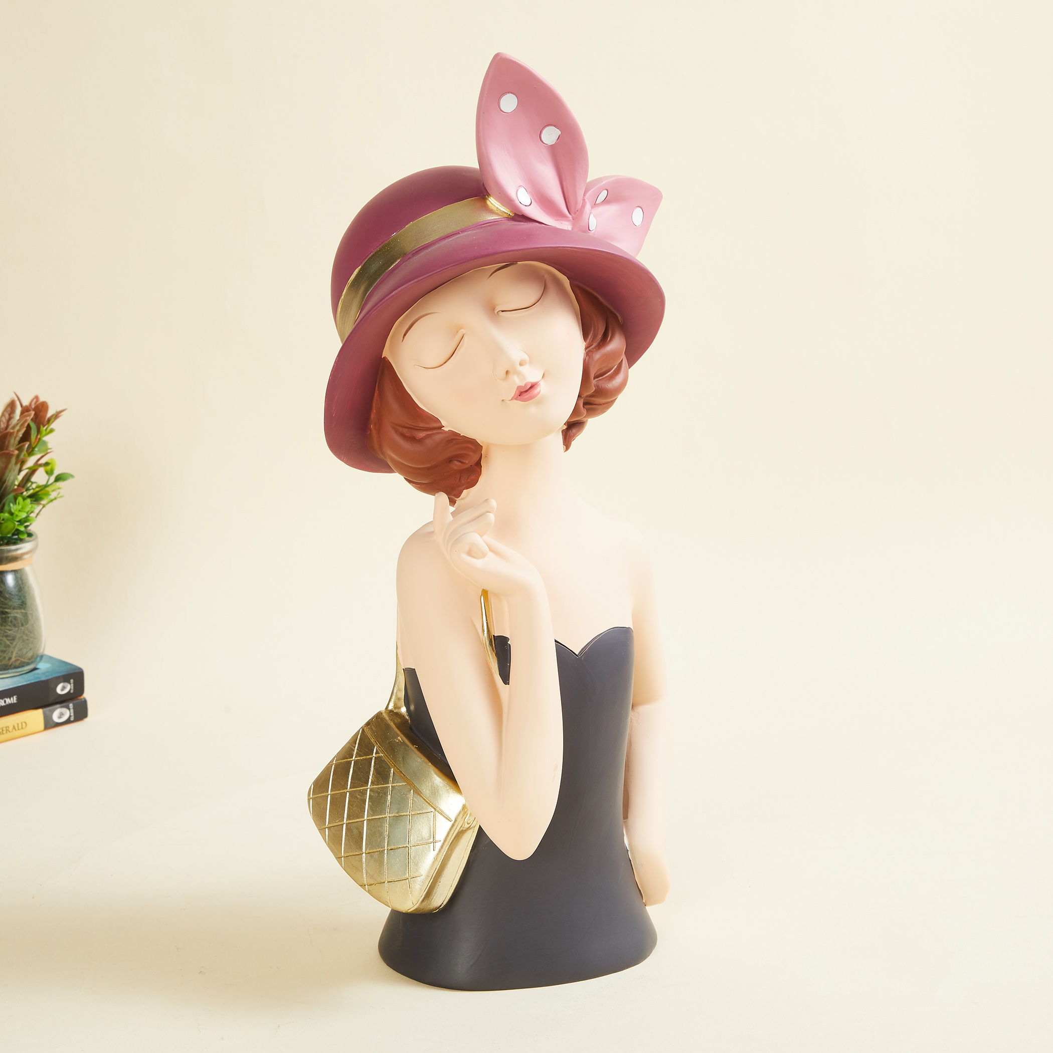 Souvenir Polyresin Lady Figurine